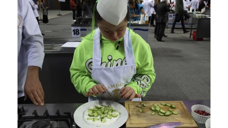 Antalya’da “Engel Tanımayan Şefler” Buluşması: Özel Gereksinimli Gençler Ünlü Şeflerle Mutfakta